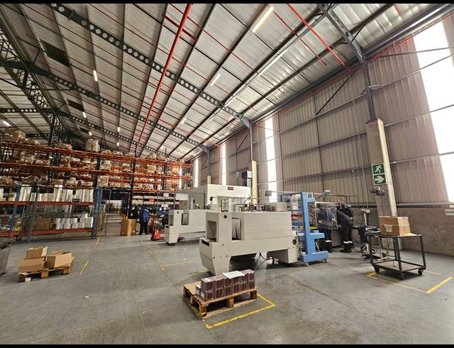 3,500M² WAREHOUSE TO LET IN LONGLAKE